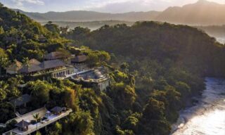 hotel bersejarah amankila bali